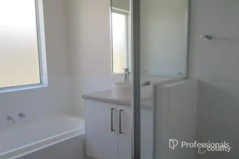 Property photo of 28 Vaucluse Way Coodanup WA 6210