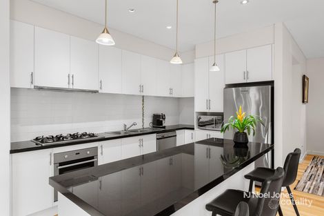 Property photo of 2/61 Lucknow Street Mitcham VIC 3132