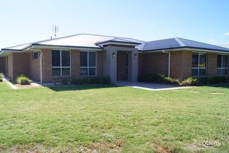 Property photo of 2 Sommerfeld Crescent Chinchilla QLD 4413