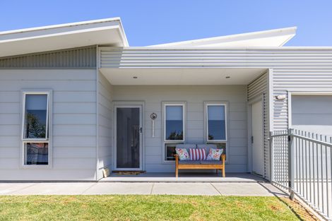 19a Pine Ave, Victor Harbor, SA 5211