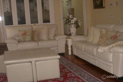 17 Moir Dr, Roxburgh Park, VIC 3064