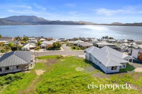 Property photo of 896 Oceana Drive Tranmere TAS 7018