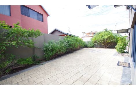 Property photo of 16/7 Fogerthorpe Crescent Maylands WA 6051