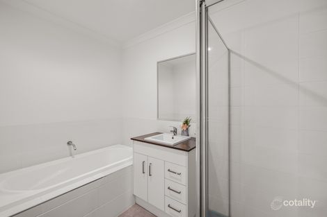 Property photo of 2/34 Radcliffe Crescent Glenvale QLD 4350