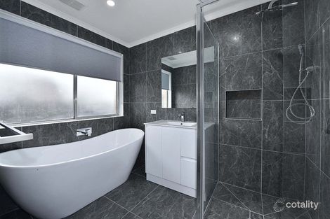 Property photo of 3 Wolverton Drive Gladstone Park VIC 3043