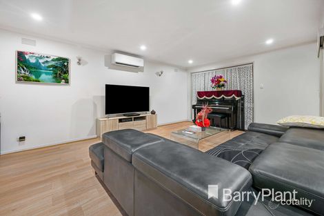 Property photo of 32 Charlbury Grove St Albans VIC 3021
