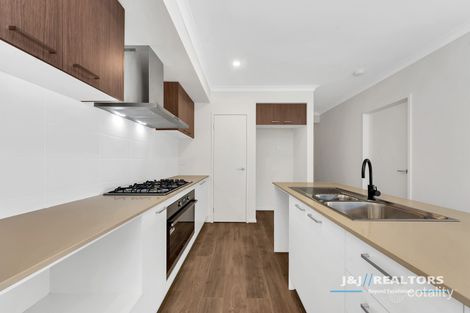 Property photo of 30 Lexington Parade Berwick VIC 3806