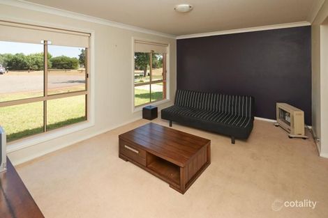 Property photo of 21 Girraween Mews Glenfield Park NSW 2650