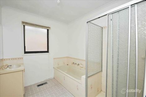 Property photo of 19 Chinnock Court Craigieburn VIC 3064