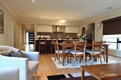 Property photo of 5 Lemon Myrtle Way Craigieburn VIC 3064