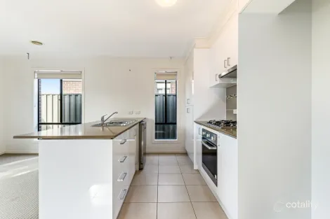 Property photo of 30 Shergold Way Cranbourne North VIC 3977