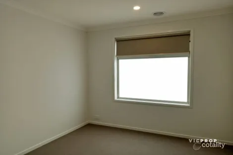 Property photo of 14 Abalone Walk Tarneit VIC 3029