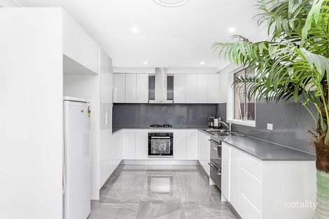 Property photo of 18 Newmen Close Wetherill Park NSW 2164