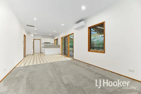 Property photo of 42 Parman Avenue Pakenham VIC 3810