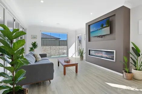 Property photo of 21 Deltaview Avenue Haywards Bay NSW 2530