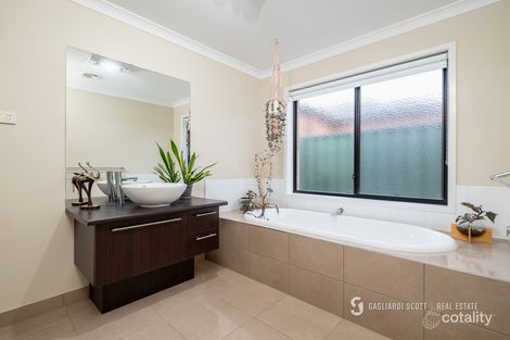 Property photo of 5 Oxbow Avenue Shepparton VIC 3630