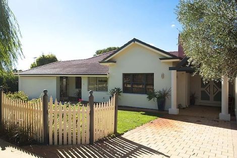 4 Lonnie St, Daglish, WA 6008