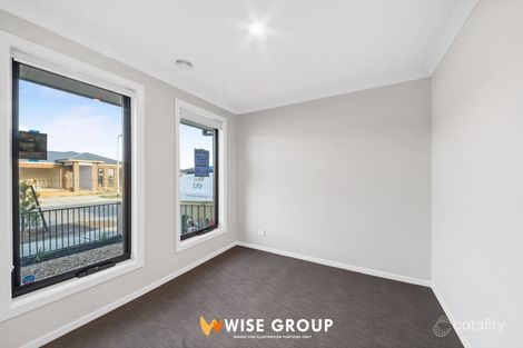 Property photo of 7 Newbury Street Pakenham VIC 3810