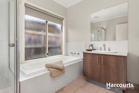 Property photo of 16 Mannavue Boulevard Cranbourne North VIC 3977