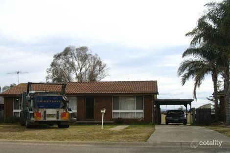 11 Pine Creek Cct, St Clair, NSW 2759