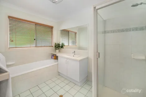 Property photo of 3 Keitel Close Bridgeman Downs QLD 4035