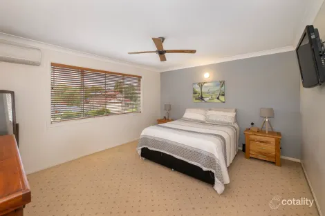 Property photo of 3 Keitel Close Bridgeman Downs QLD 4035