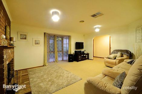 Property photo of 12 Dundee Court Pakenham VIC 3810