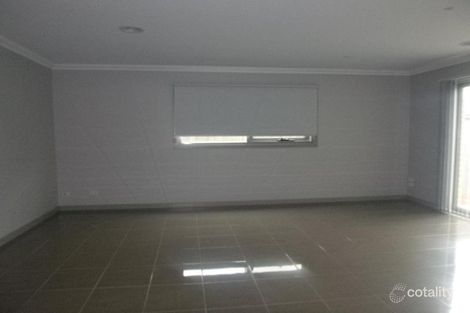 Property photo of 1/8 Pomegranate Way Pakenham VIC 3810