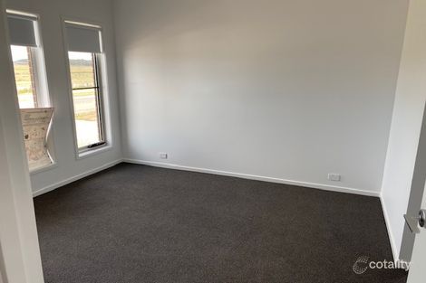 Property photo of 105 Blue Lake Drive Wallan VIC 3756