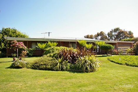 14 Newnham Dr, Romsey, VIC 3434