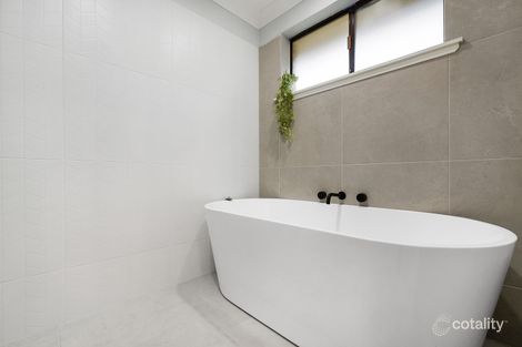 Property photo of 13 Kalkadoon Place Orange NSW 2800