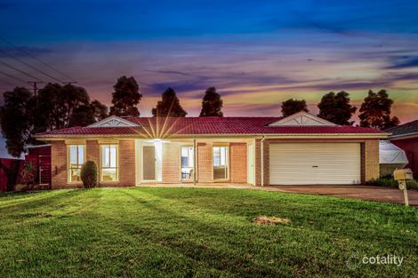 Property photo of 12 Luxor Court Cranbourne VIC 3977
