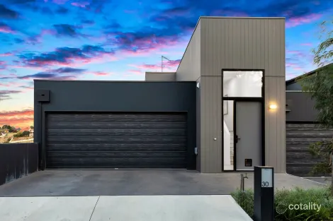 Property photo of 30 Lorikeet Court Sunshine North VIC 3020
