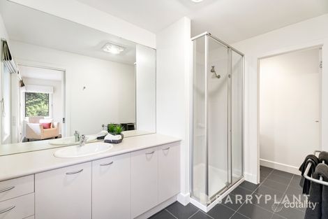 Property photo of 93 Springthorpe Boulevard Macleod VIC 3085