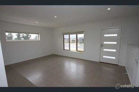 Property photo of 33 Domain Way Craigieburn VIC 3064