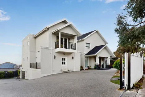 17 Highpoint Dr, South Morang, VIC 3752