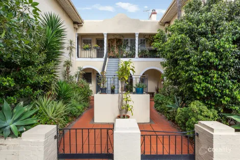 2/1 Milton St, Elwood, VIC 3184