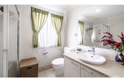 Property photo of 15 Brolin Terrace Cranbourne North VIC 3977