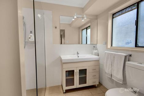 2/17 Bulolo Ave, Runaway Bay, QLD 4216