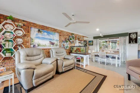Property photo of 2/49 McCarthy Road Avenell Heights QLD 4670