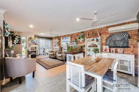Property photo of 2/49 McCarthy Road Avenell Heights QLD 4670