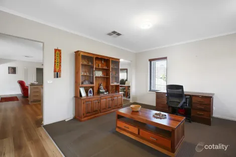 Property photo of 41 Grange Crescent Warragul VIC 3820