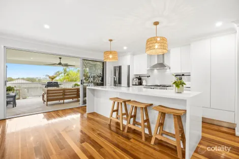 43 Valley View Rd, Bateau Bay, NSW 2261