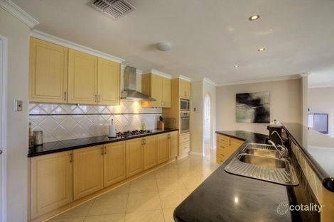 18 Freeduff Dr, Wattle Grove, WA 6107