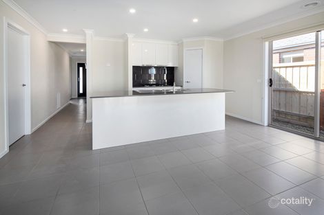 Property photo of 2 Galaxias Court Clyde North VIC 3978