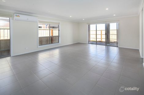 Property photo of 2 Galaxias Court Clyde North VIC 3978