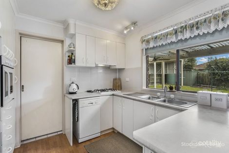 Property photo of 15 Broome Crescent Cranbourne North VIC 3977