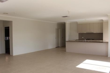 Property photo of 1 Nethercote Street Craigieburn VIC 3064