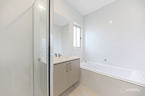 Property photo of 5 Crowlands Circuit Eynesbury VIC 3338