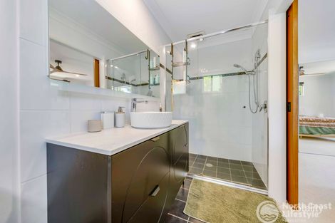 Property photo of 32 Bulgoon Crescent Ocean Shores NSW 2483